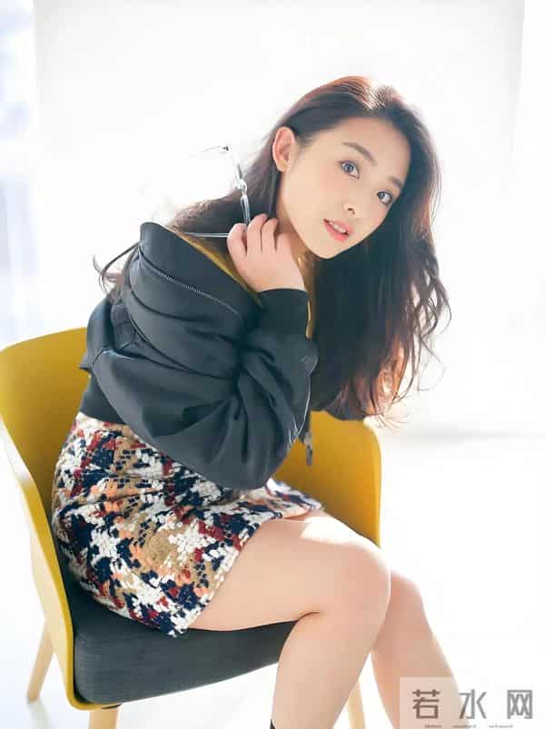 酸酸甜甜的张含韵,本以为她是甜妹,没想到身材这么好