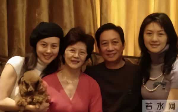 苦追陆毅多年被弃？嫁豪门16年，爹瘫妈死夫去世，如今她怎么样了