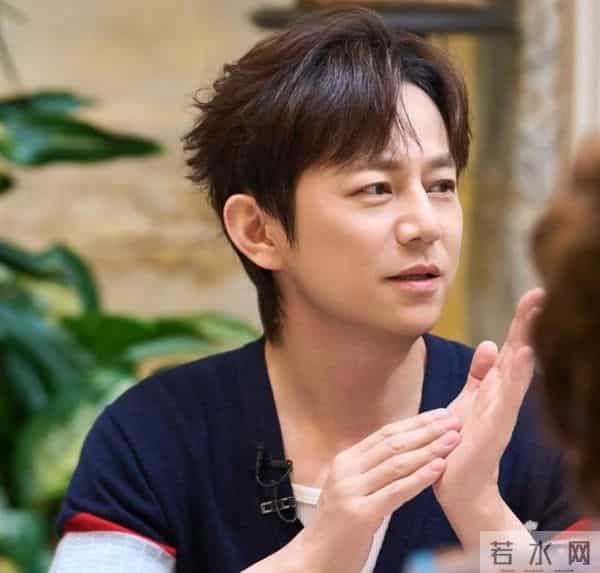 51岁无妻无子、半退休,看"老好人"何炅的现状,尴尬处境藏不住了