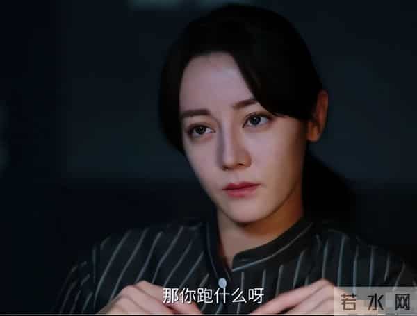 迪丽热巴空降家居城！五官锋利皮肤紧致，与连病仨月状态差别大