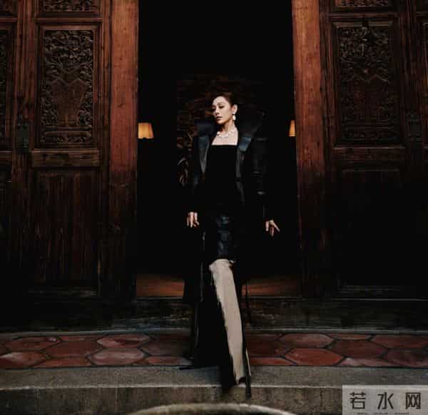 厦门这一夜,美艳四射的辛芷蕾和倪妮,败给了全&39;裹&39;出镜的宁静