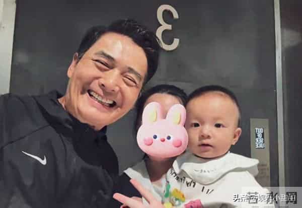 70岁周润发疯狂增肥20斤!剃须染发瞬间逆龄,重现许文强惊呆路人