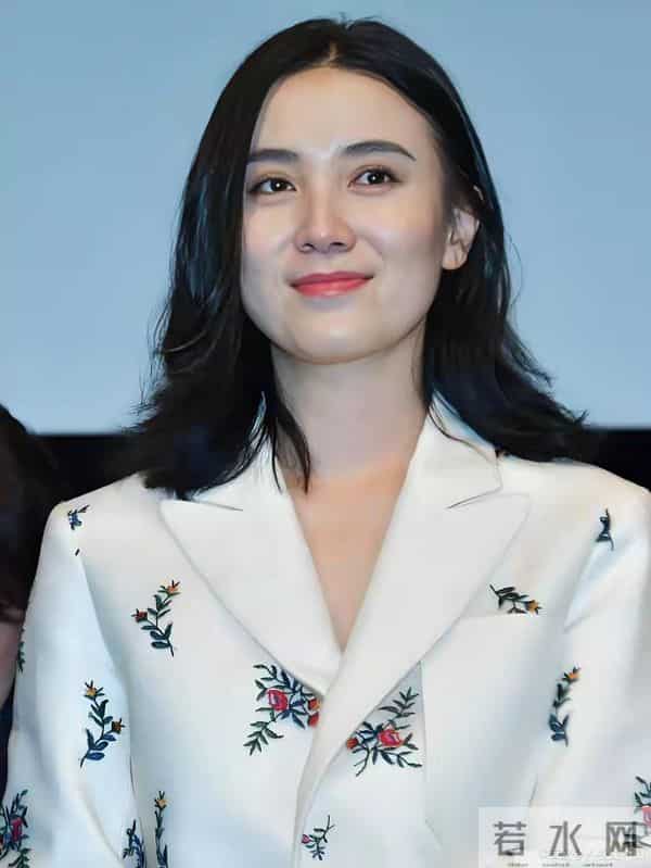 宋佳年轻的时候，和现在差别很大，差点没认出来，岁月饶过谁啊