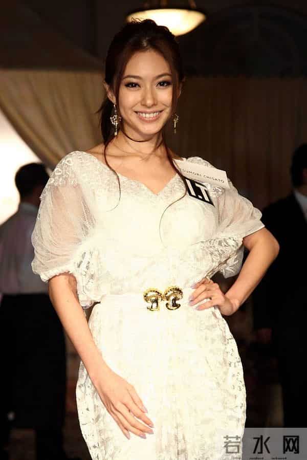 没当成向太儿媳的黄婉佩,二婚嫁进百亿豪门,如今43岁已成企业家