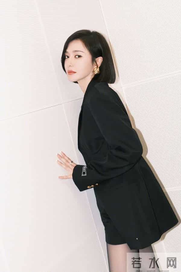 秦岚性感黑丝美腿诱惑