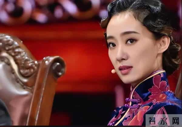 瘦到脱相？43岁的贾玲罕见露面，脸跨不平、又瘦又"颓"，令人唏嘘