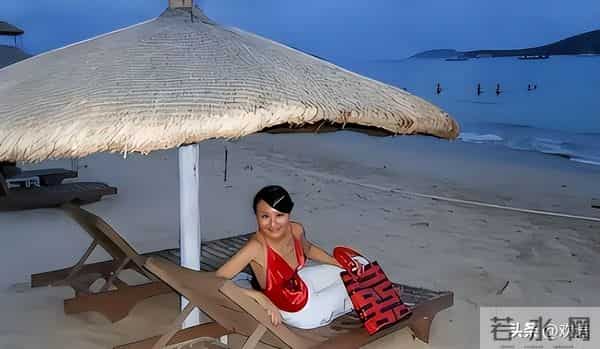 吃狗食、挨毒打,央视前才女竟被虐成“人干”?董卿想救她都难