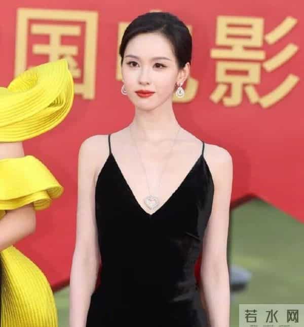 蒋梦婕金鸡女神美出圈!陈都灵惊艳宋佳优雅,看到关晓彤:爱了!