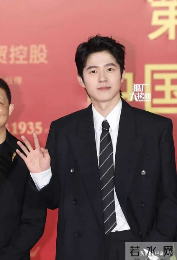 2025金鸡奖:千玺拿影帝,倪妮腰臀比惊人,辛芷蕾、关晓彤乱穿