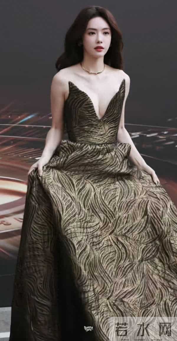 蔡文静真是肤白貌美啊，妥妥滴牛奶肌