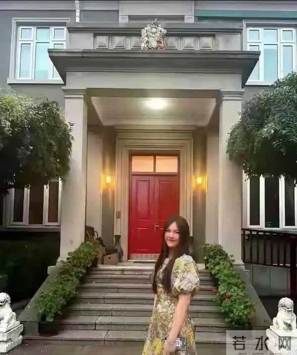 李湘在平台晒自家北京小院，大到让网友以为是景区，真的太有钱了