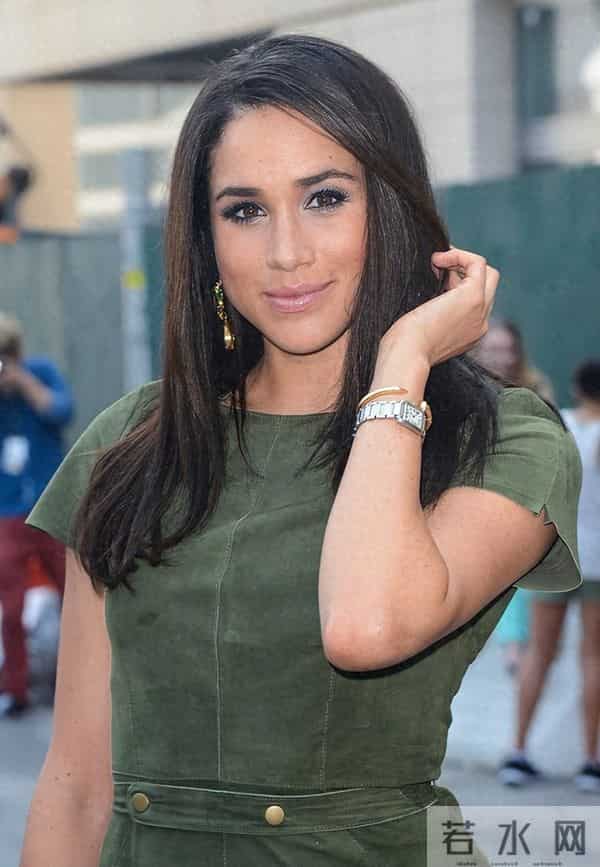 梅根新节目一块表抢尽风头，戴婆婆的表，蹭戴妃流量，她不简单