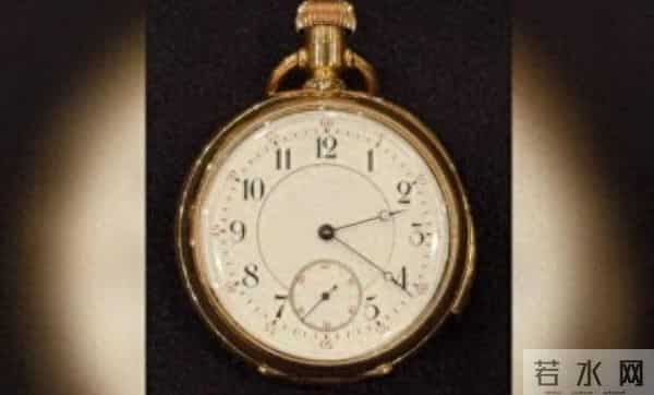 “泰坦尼克”号遇难者18K金怀表将拍卖,价格或超933万元,电影中相拥的老夫妇为归属者原型