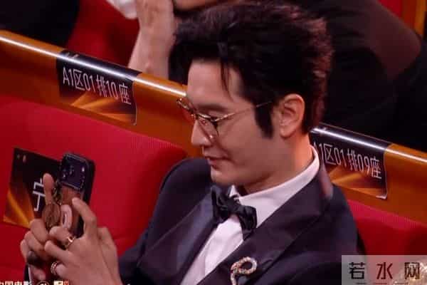 24岁的易烊千玺,成为金鸡奖最年轻影帝,刷新刘烨保持21年的记录