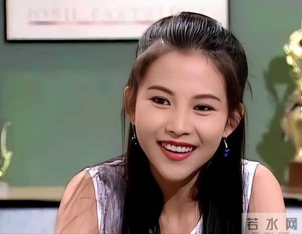 52岁蔡少芬现状让人心酸,脸部变瘦特别显老,不老女神风光不再