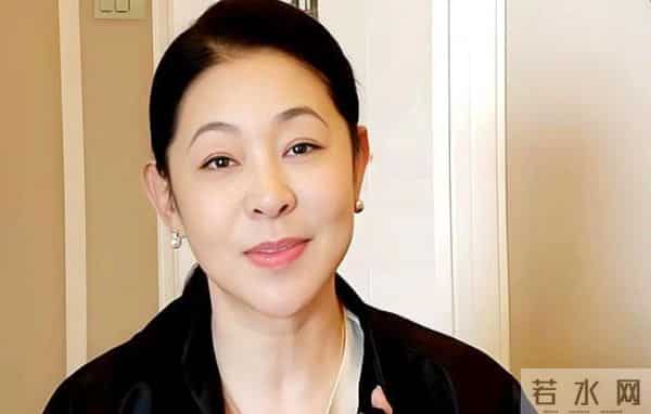 倪萍：半生从容，却为1.97 米的儿子操碎了心，有两大担忧