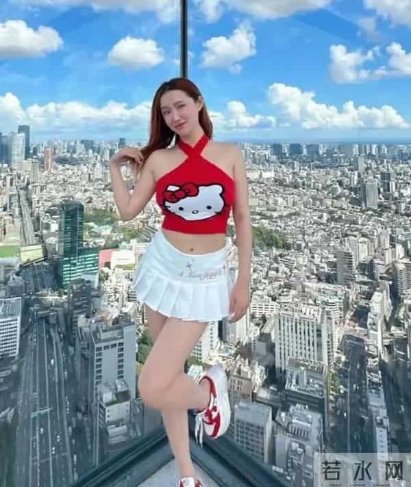 65岁歌唱家莫华伦与35岁妻子东京度假，真令人羡慕！