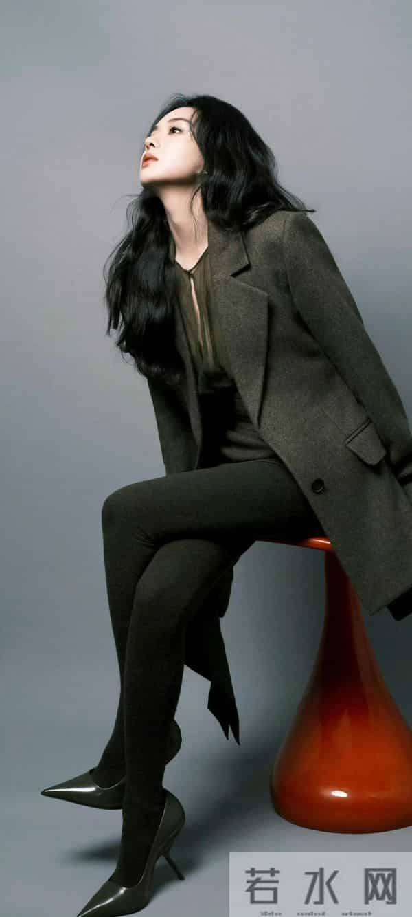 郑合惠子绿色裤袜高跟鞋