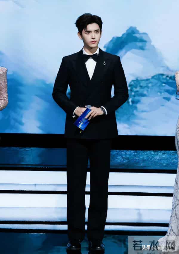 金鸡奖这一夜，人情世故，江湖地位，在宋佳身上体现得淋漓尽致