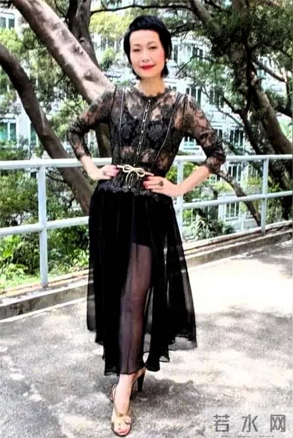 金鸡奖红毯成“照妖镜”!姚晨脸肿蒋勤勤歪嘴,叶童优雅胜出