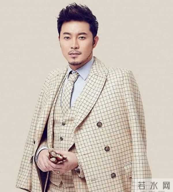 不装了,“逼婚”胡可、争议不断的沙溢,如今终于遭到“反噬”