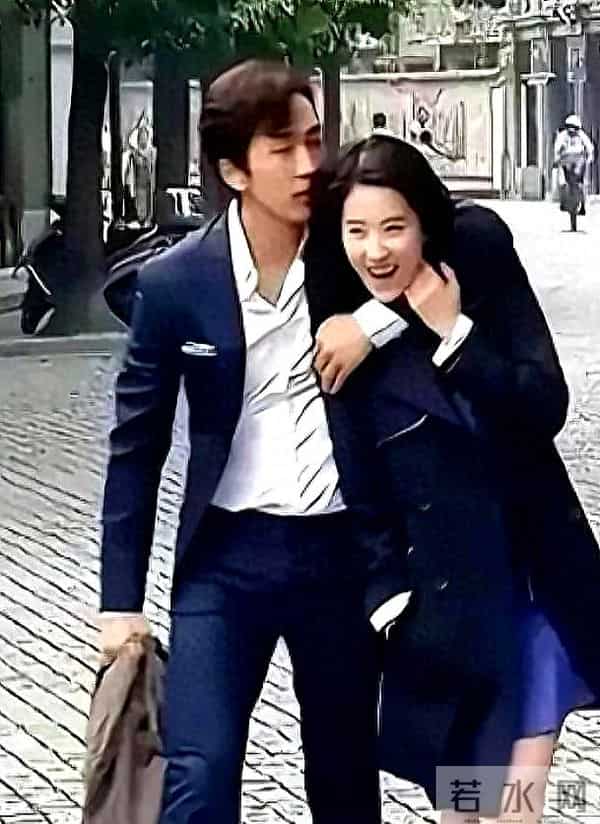 10年前，他俩如胶似漆就连逛大街都你搂我抱的，为何却分道扬镳？