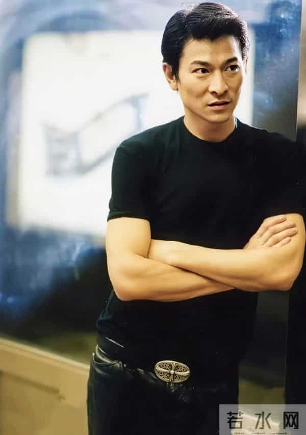 基因也偏心！这些明星和他们的兄弟姐妹，根本不像同一对爹妈生的