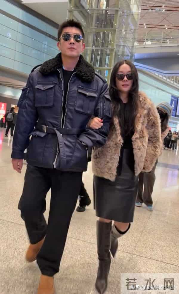 杜江夫妇最新机场照，霍思燕穿皮草似贵妇，挽着老公幸福又甜蜜