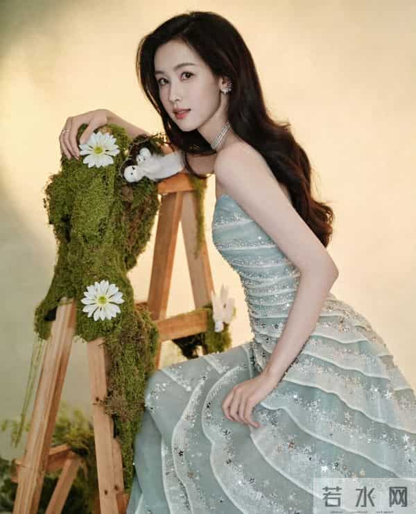 陈都灵 星光抹胸裙