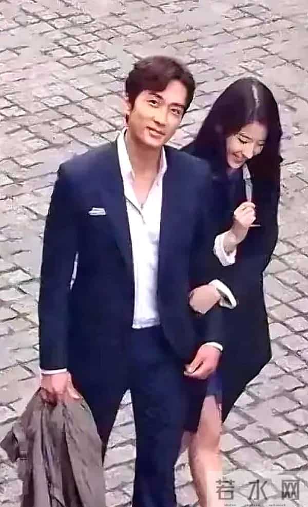 10年前，他俩如胶似漆就连逛大街都你搂我抱的，为何却分道扬镳？