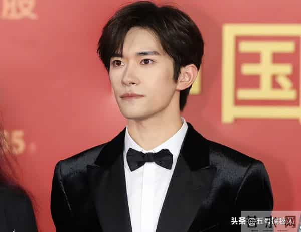 事实证明，不拍戏就消失的易烊千玺，已经走上了男演员的另一条路