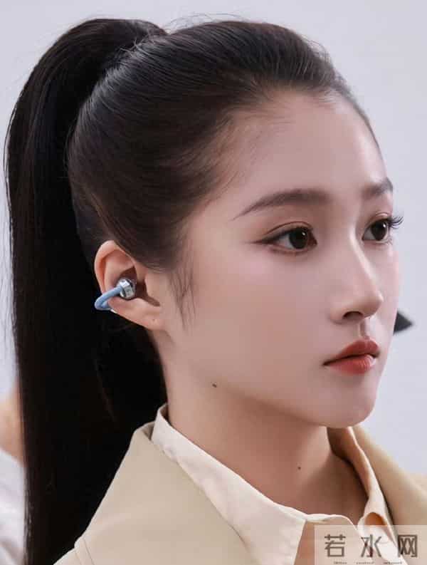 关晓彤怼脸拍封神,172cm身高下的轮廓优势藏不住