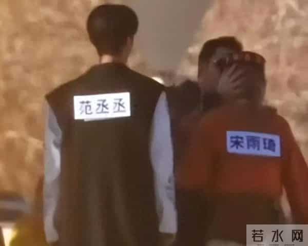 沙溢“亲脸”惹争议，宋雨琦后仰救场，同是已婚郑恺做法值得点赞