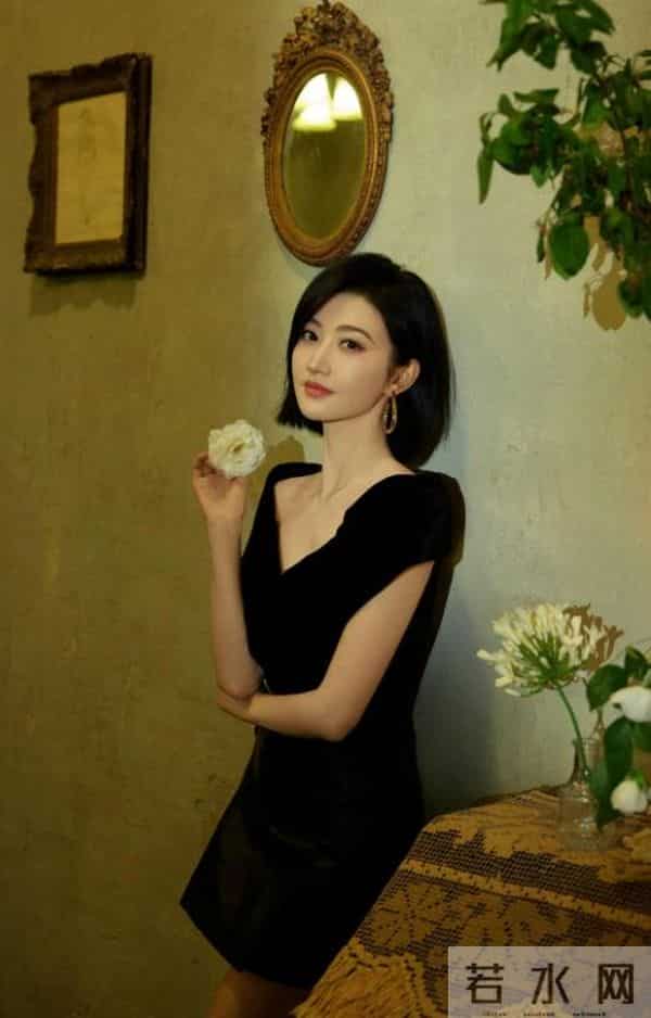 景甜 黑色包臀裙氛围感写真