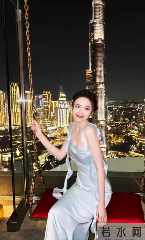 唐艺昕,性感露背装,美到窒息!