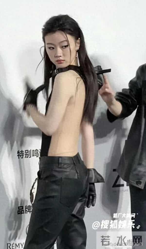 单依纯穿衣风格再次引发争论。造型一出来,网上就炸开了锅