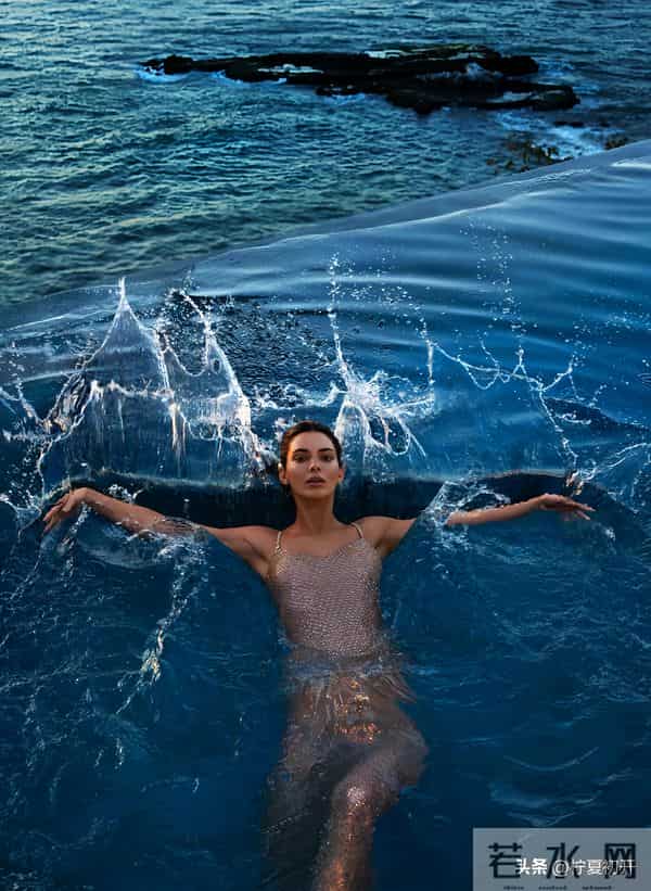 卡戴珊家族的基因彩票！28岁肯豆独享逆天比例，这身材我慕了