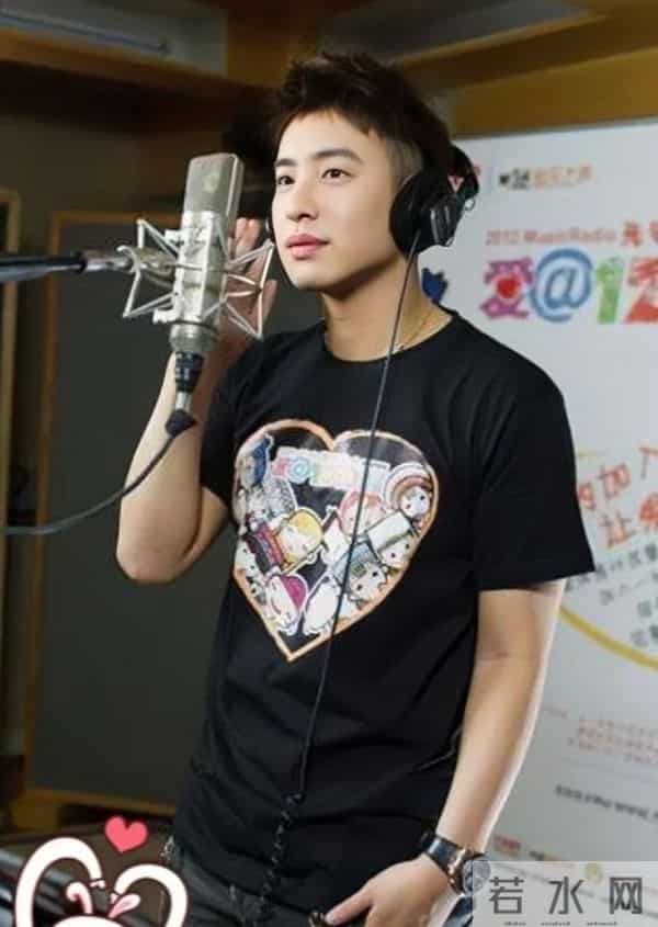 潘玮柏上海豪宅曝光,上亿房产写老婆名,素人老婆颜值非常高!