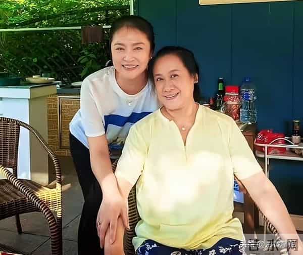 原来他俩是夫妻,家里家外老婆是领导,68岁住大别墅仍坚持拍戏