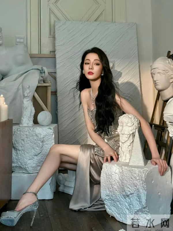 热巴这大长腿太绝美了吧。