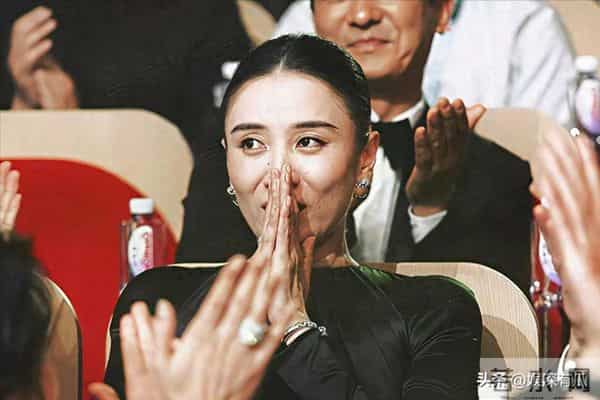 金鸡奖这夜，人情冷暖、江湖地位，在45岁宋佳身上体现得淋漓尽致