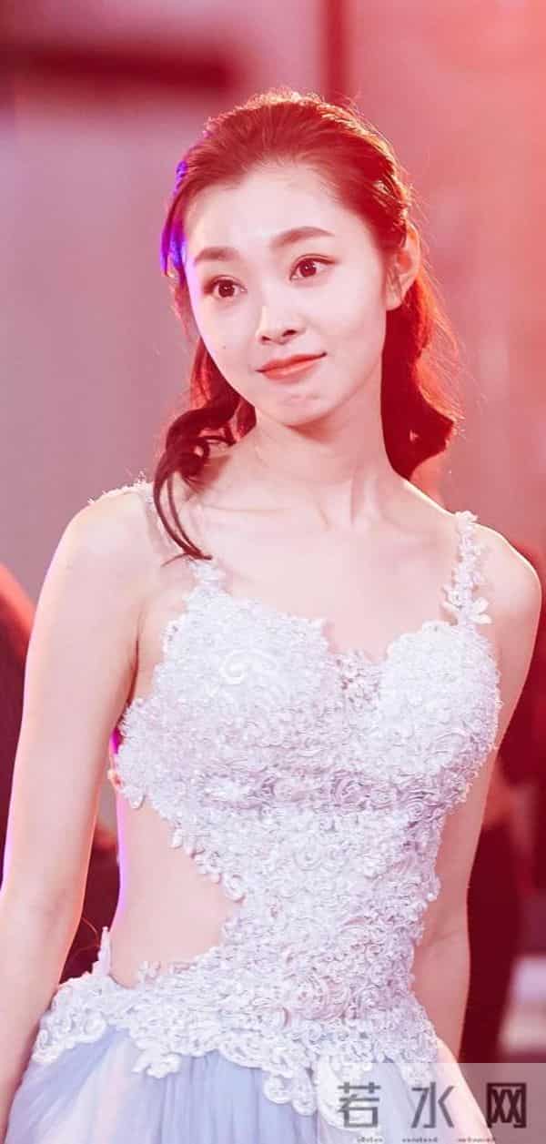 宋轶，一米近距离高清生图，露无瑕美背至小蛮腰，铁子原来长这样