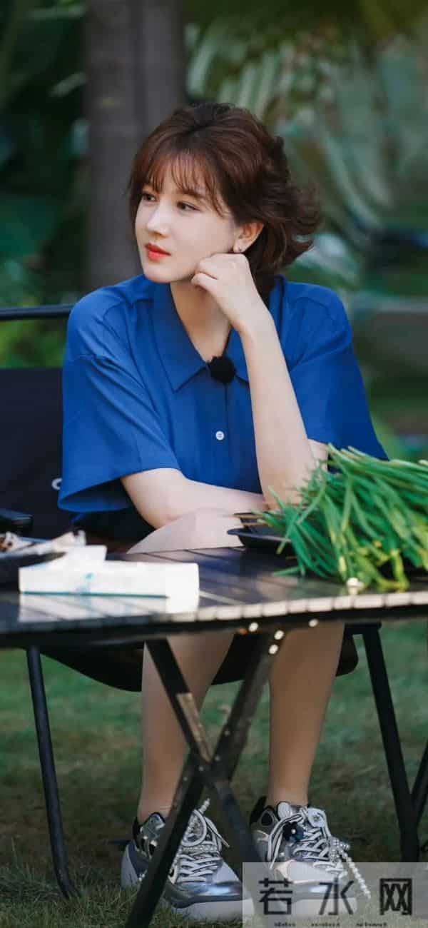 陈小纭|复古蕾丝裙配羊毛卷!这民国大小姐氛围感直接拉满