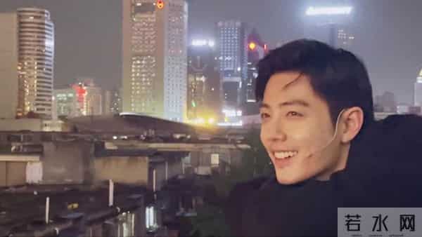 战战的自由，也只有深夜出来逛逛街了！＃肖战＃