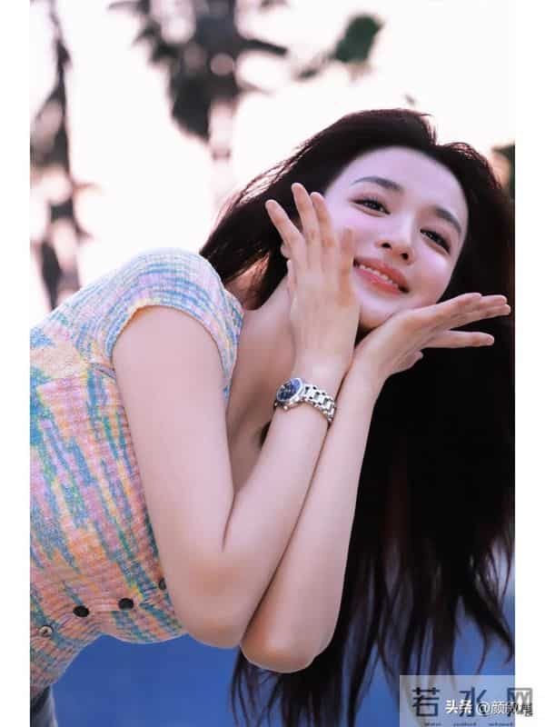 王楚然这组夏日随拍，美到想直接存图当壁纸！