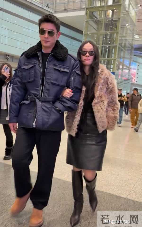 杜江夫妇最新机场照，霍思燕穿皮草似贵妇，挽着老公幸福又甜蜜
