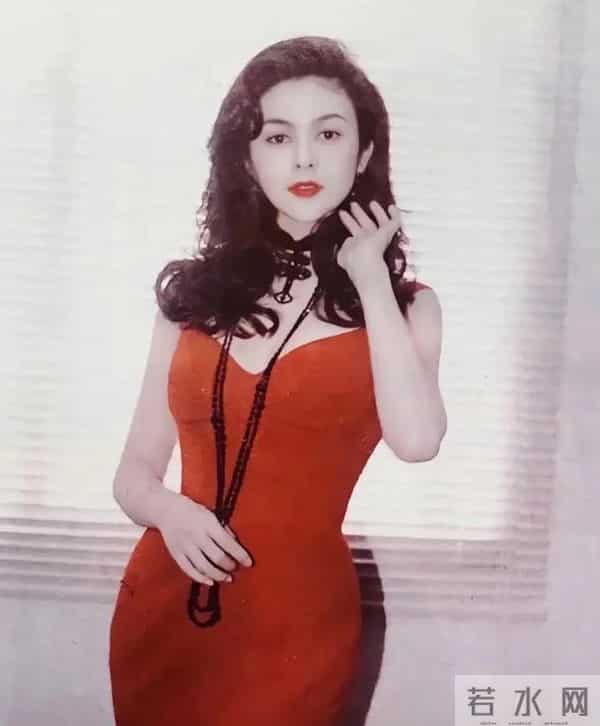 娱乐圈满族美女图鉴：每一位都貌美如花，谁最令你意想不到？