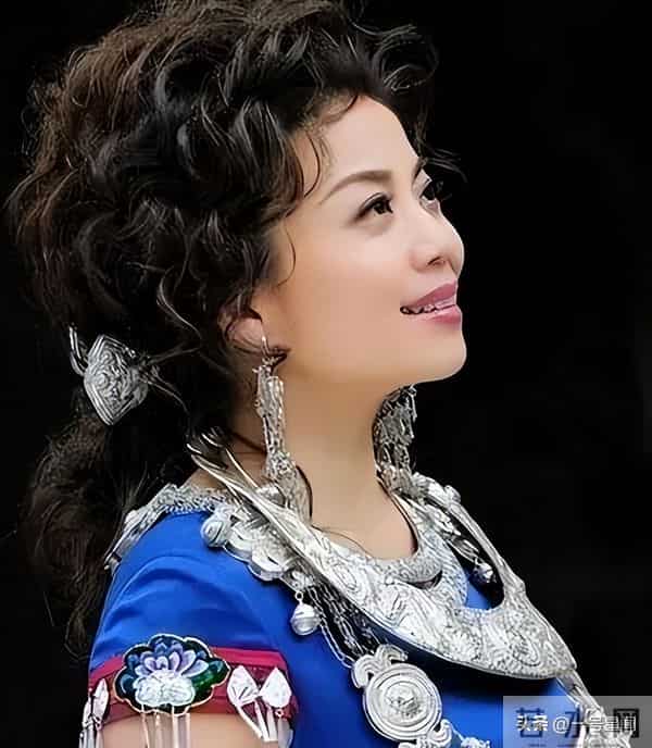 没有对比就没有伤害，至今"无人敢娶"的张也，让刘嘉玲沉默了