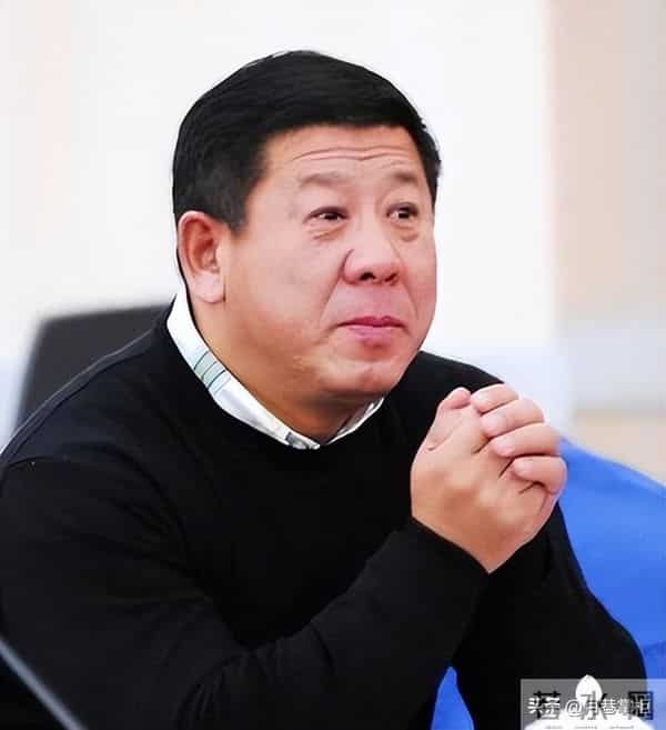 原来他俩是夫妻,家里家外老婆是领导,68岁住大别墅仍坚持拍戏