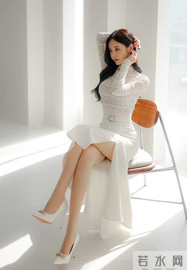 孙允珠白蕾丝开叉人鱼裙